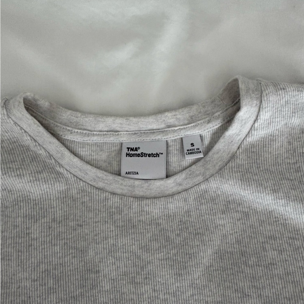 Aritzia TNA Long Sleeve - Picture 2 of 2